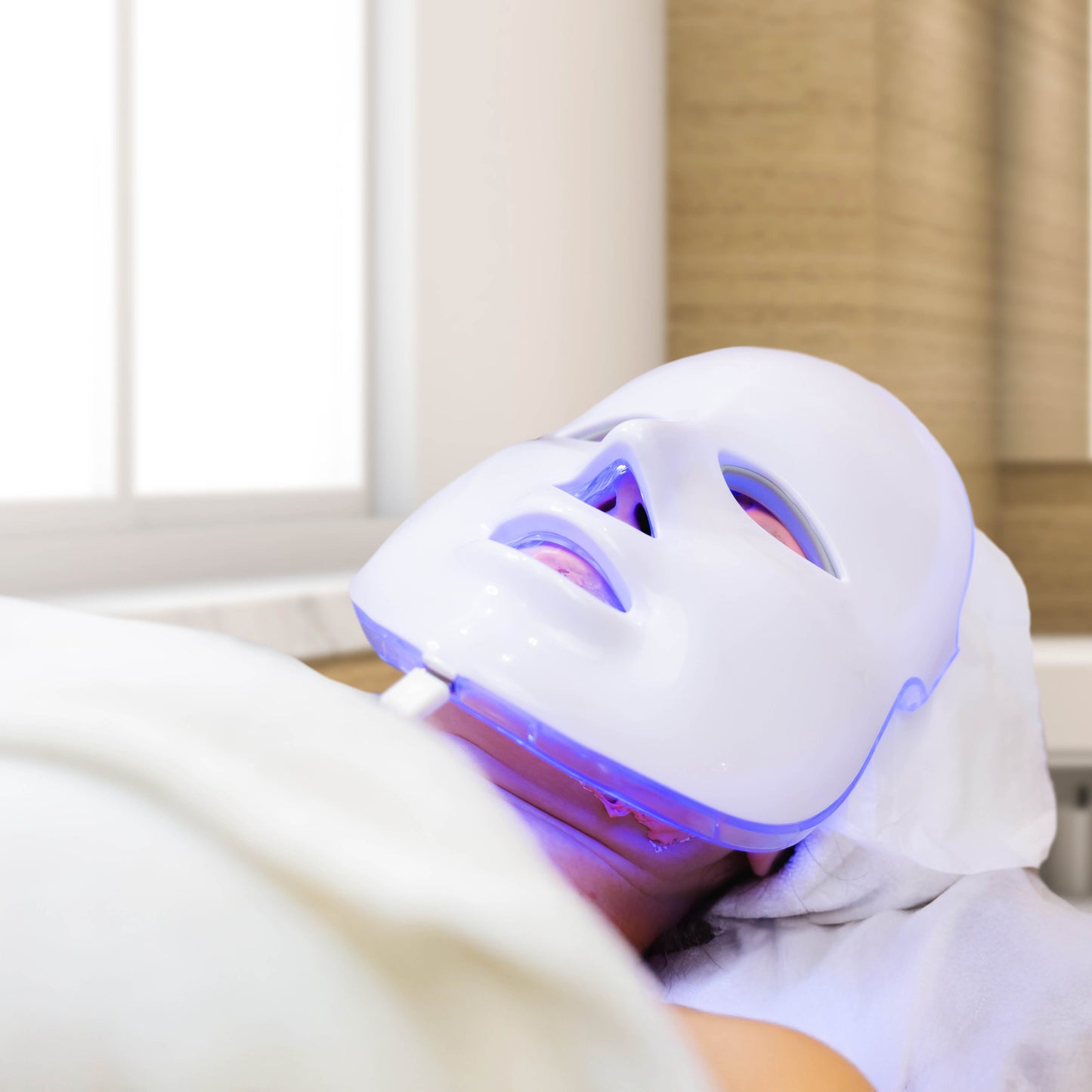 7-in-1 LED Light Therapy Gesichtsmaske – Fortschrittliche Hautpflege für zu Hause!
